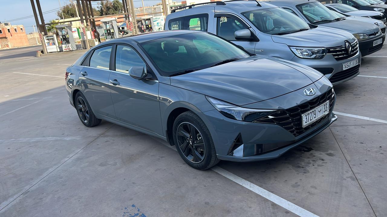 Hyundai Elantra للإيجار أغادير
